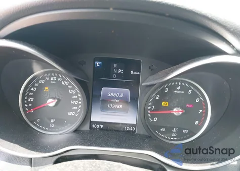 2017 Mercedes-Benz C 300 4Matic/Luxury 4Matic/Sport 4Matic z USA, uszkodzony, nr VIN 55SWF4KB3HU198387